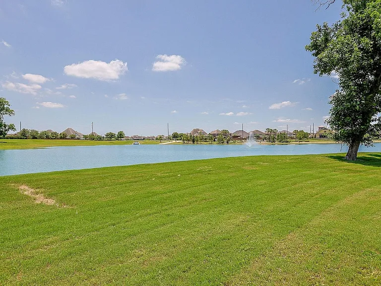 10334 Fountain Shore Dr — Photo 45
