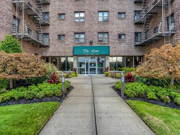 204-15 Foothill Avenue #B21, Hollis, NY 11423