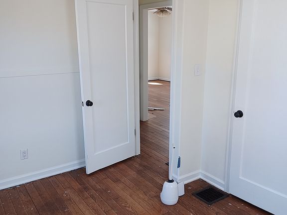 3rd image of 2725 Winburn Ave