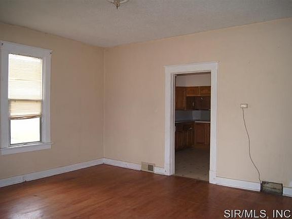 5th image of 603 E Hanover St