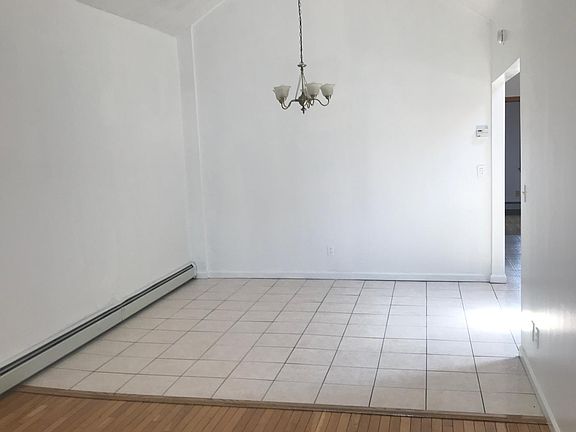 3rd image of 528 1/2 Logan Ave #3