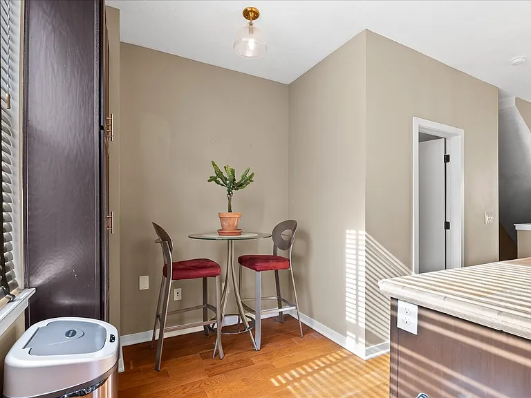 4543 Madison Ave — Photo 5