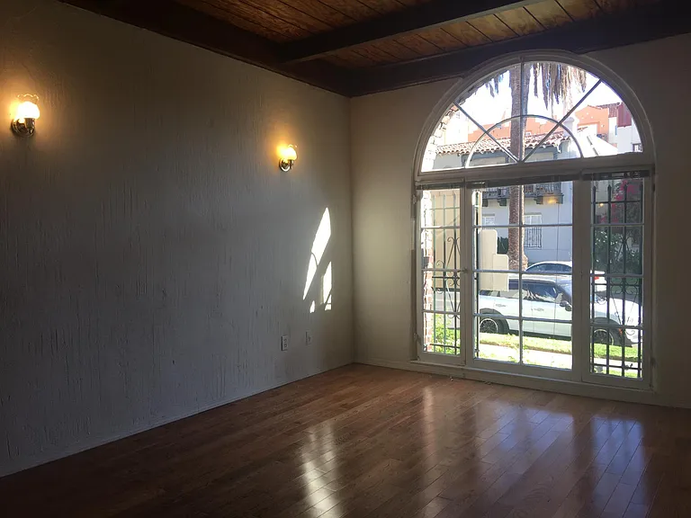 359 S Cochran Ave #9-103 — Photo 12