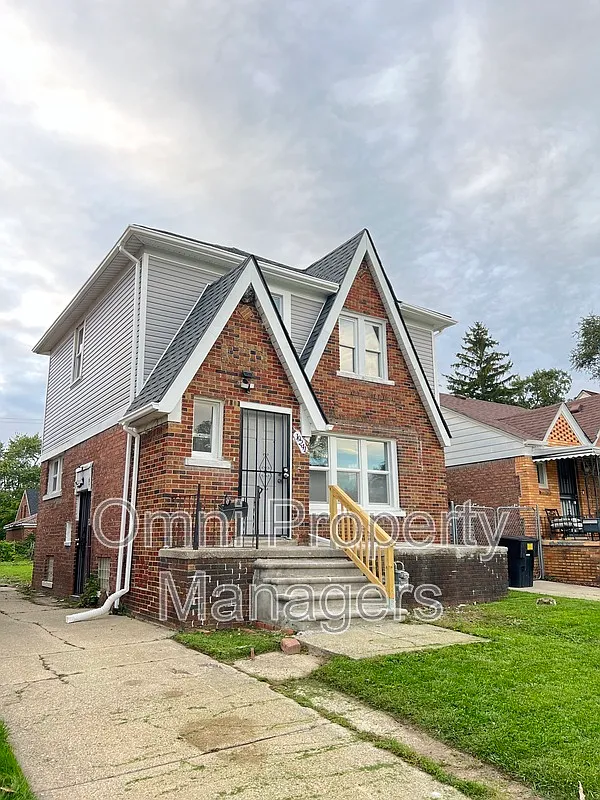 3 bed, 1.0 bath, 1186 sqft, $1,300 — Photo 2