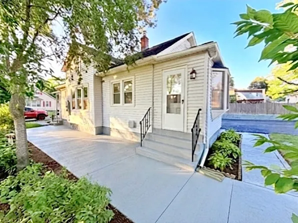 11 Thornfell St, Springfield, MA 01104