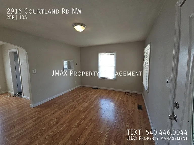 2916 Courtland Rd NW — Photo 3