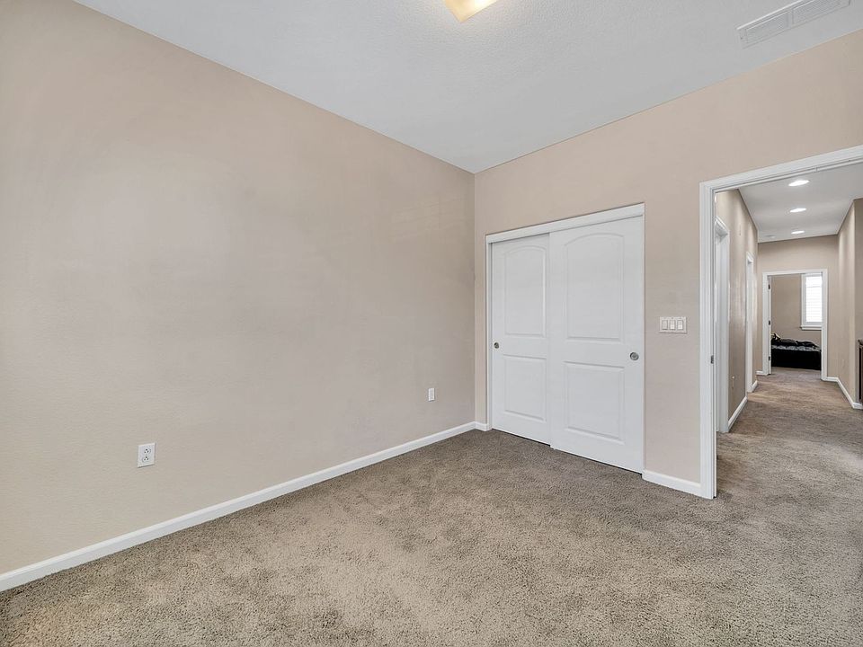 1st image of 600 Old Oak Ln Unit 4