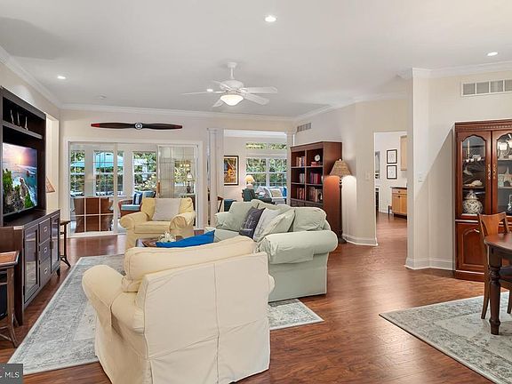 4th image of 20395 Mallory Square Cir #61