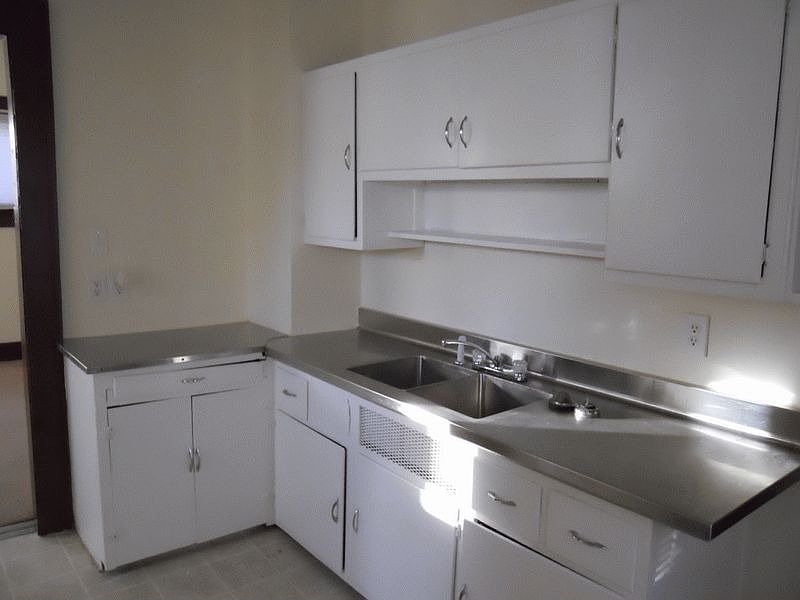 1st image of 1121 Nelson Ave
