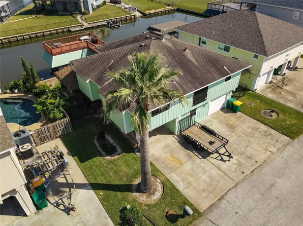 13 S Skimmer St, La Marque, TX 77568