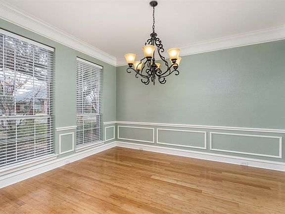 3rd image of 648 Forest Bend Dr