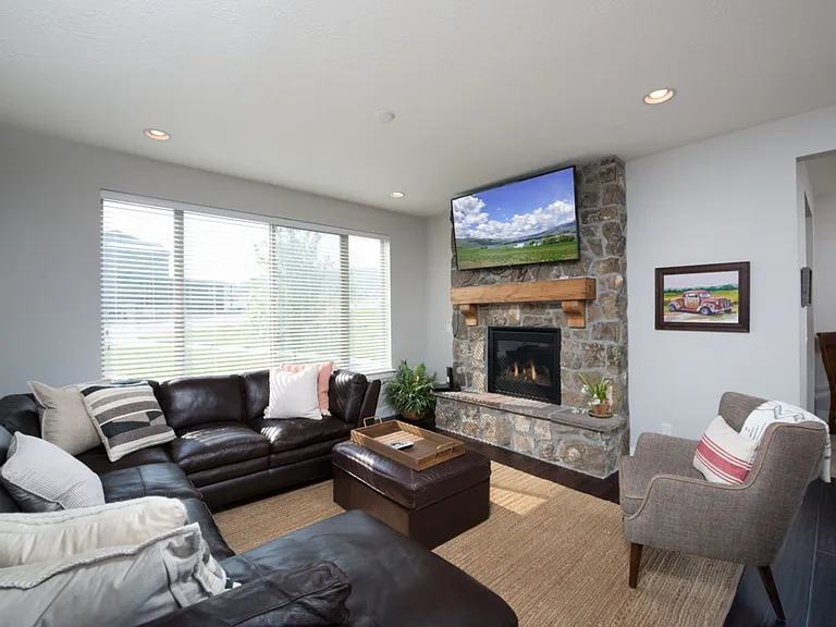 832 S Edgewater Ct — Photo 8