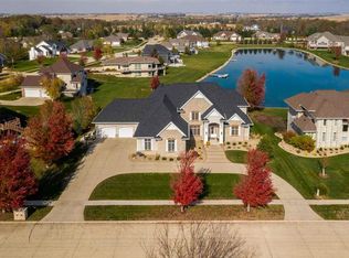 1715 Maple St, Robins, IA 52328