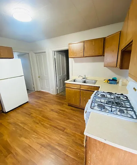 527 Merritt Ave #2 — Photo 9