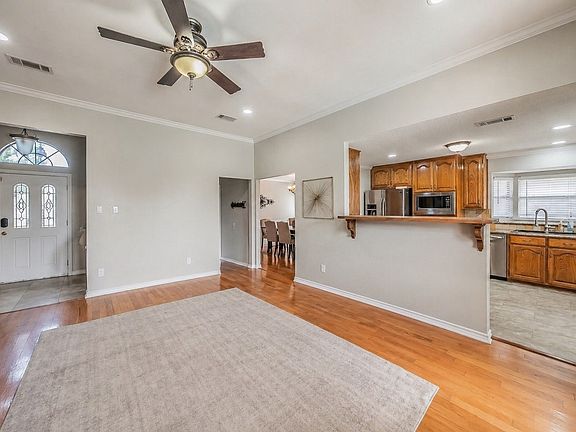 4th image of 2720 Cedar Springs Ct