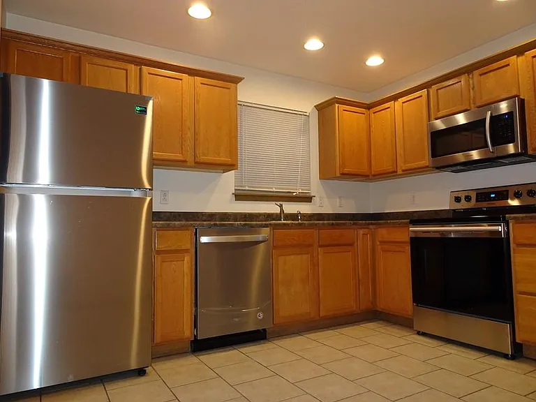 606 Glenstone Dr #1 — Photo 9