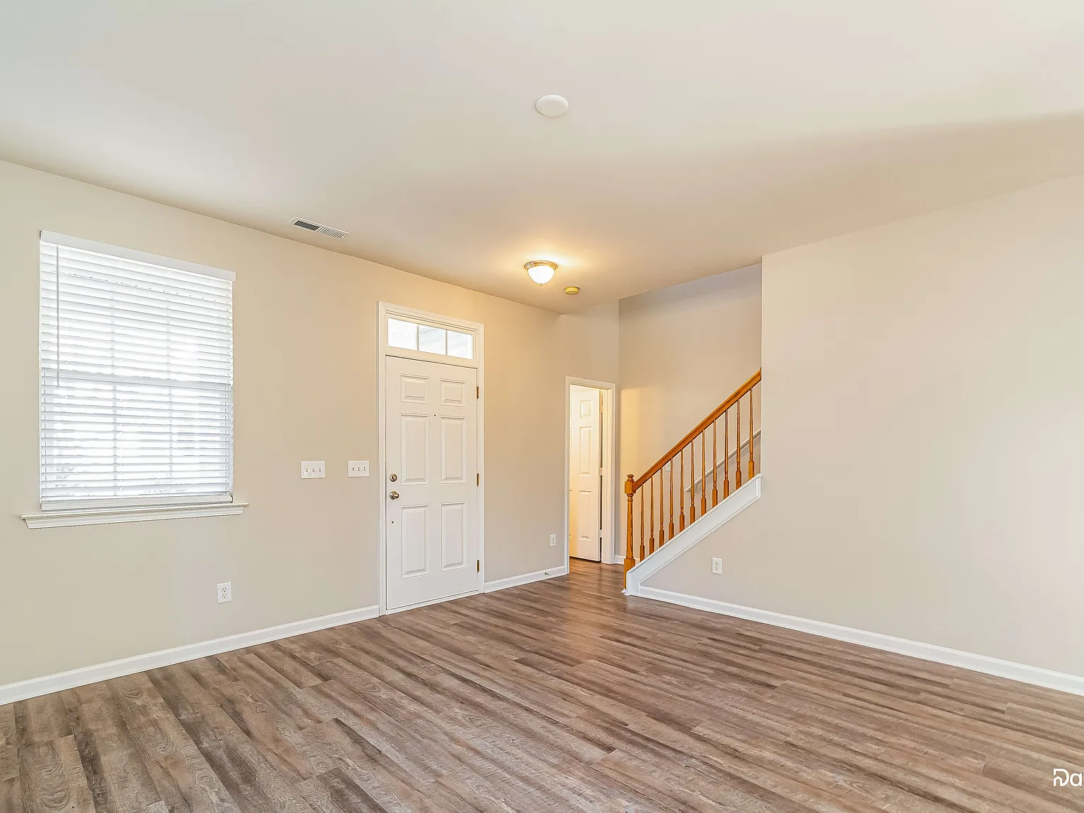 3 bed, 2.5 bath, 2320 sqft, $2,170 — Photo 4