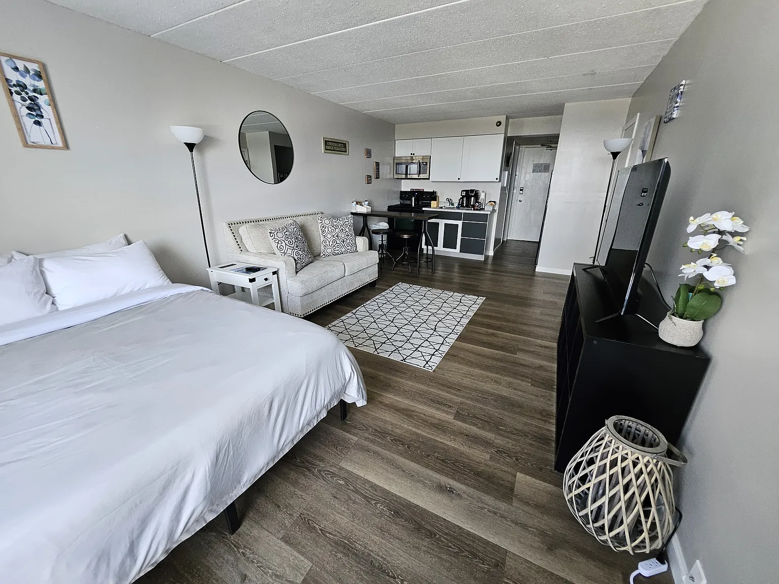 Studio, 303 sqft, $1,300 — Photo 3