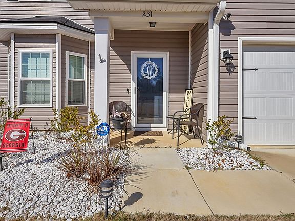 3rd image of 231 Setter Ct NE