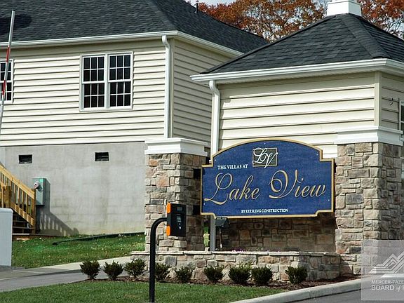 3rd image of 415 Parkside Dr