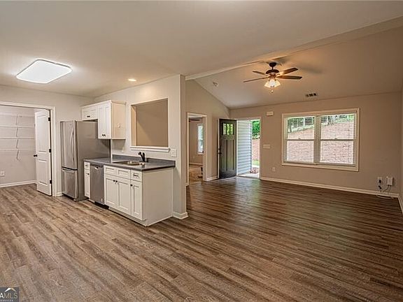 4th image of 1165 Chesterra Dr