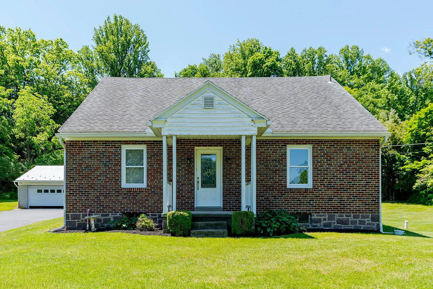 3 bed, 1.5 bath, 2146 sqft, $1,995 — Photo 3