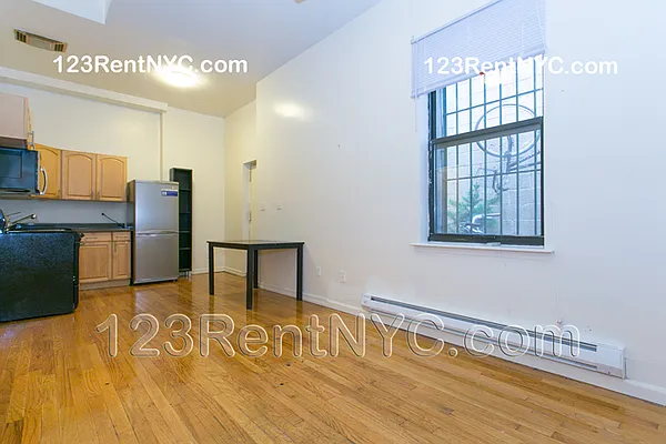 Rented by Chartwell Manhattan Realty | media 15