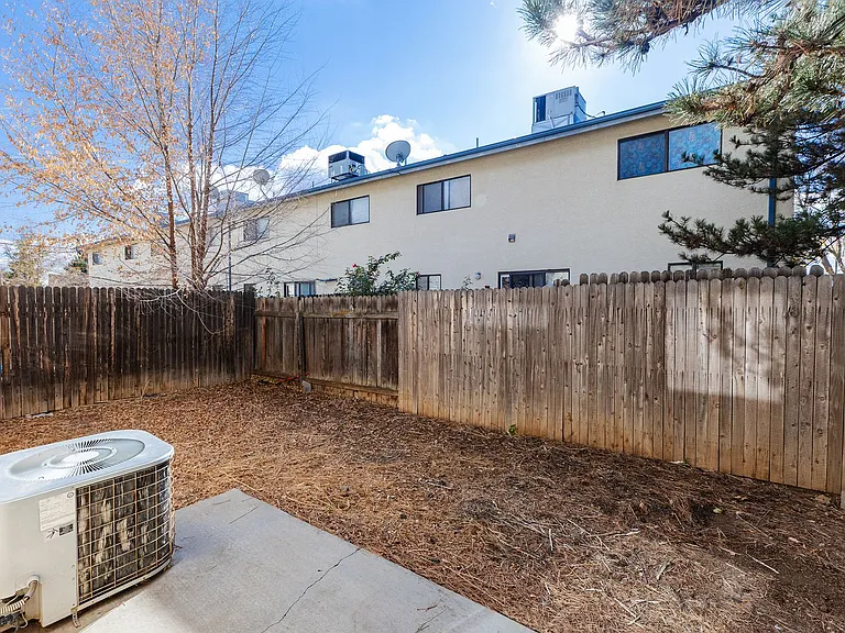 4825 N Robert Rd — Photo 24