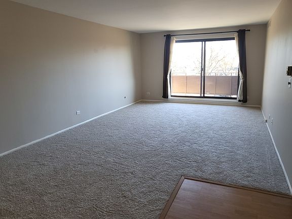 4th image of 720 Wellington Ave Unit 317