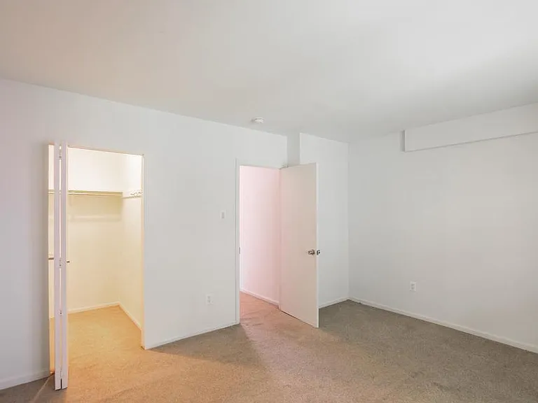 2304 Naudain St #D — Photo 12