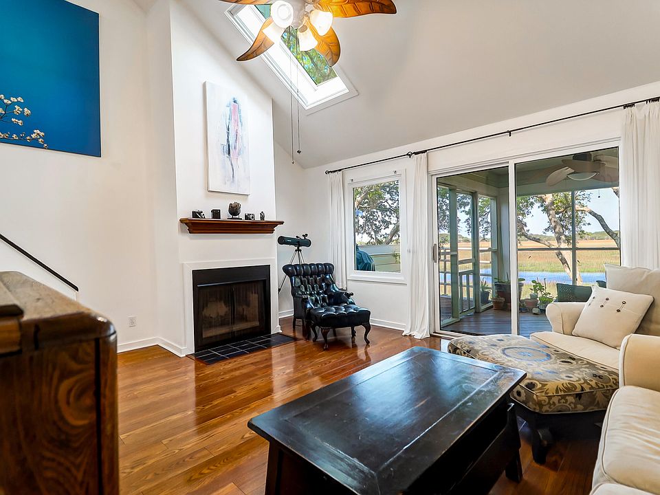 1st image of 1721 Live Oak Park