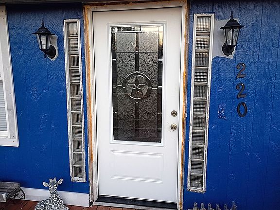 3rd image of 220 S 74th St W