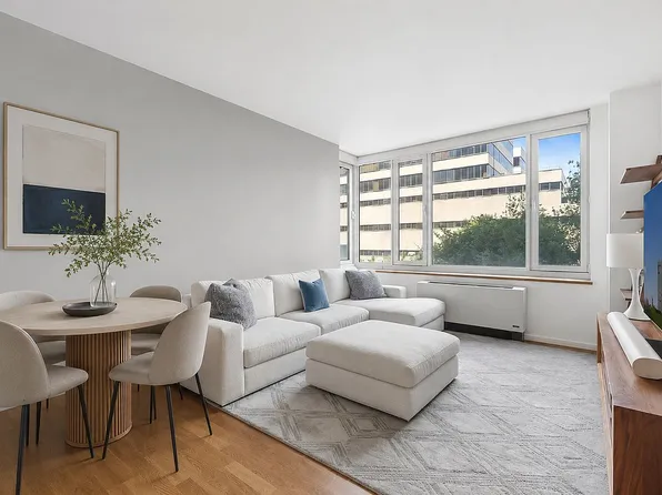 635 W 42nd St APT 4B, New York, NY 10036