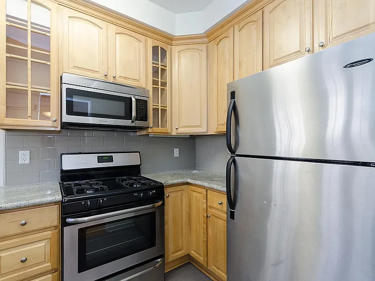 313 S Cochran Ave #313 — Photo 9