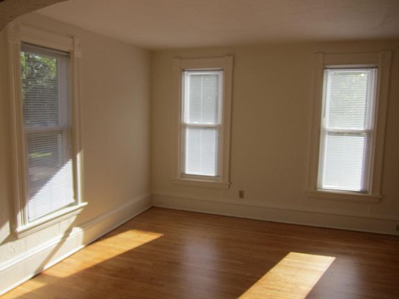 2nd image of 1027 20th Ave SE #4