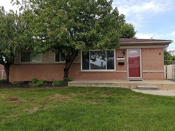 2nd image of 15819 Loreto St