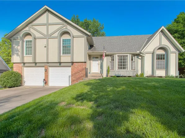 11612 Cherry St, Kansas City, MO 64131