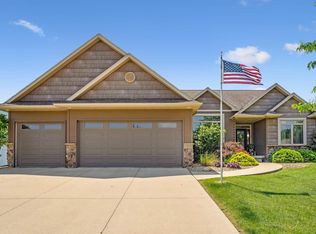 2816 Pendleton Dr, Cedar Falls, IA 50613