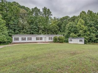 1193 Peppertree Dr, Mount Holly, NC 28120
