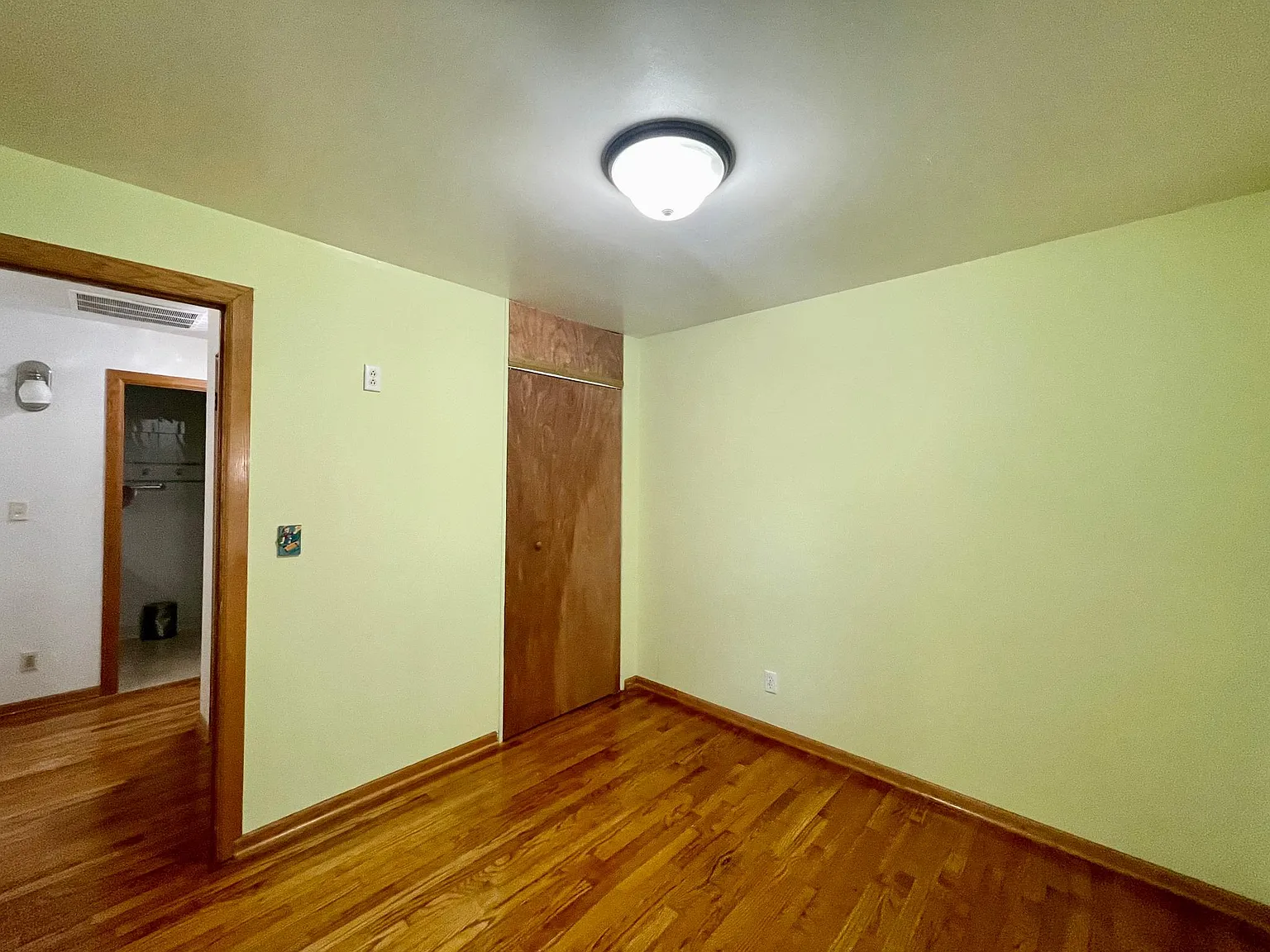 903 Stratford Dr — Photo 4