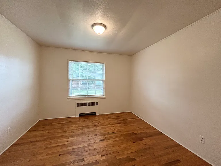 Britney Forest Apartments — Photo 16