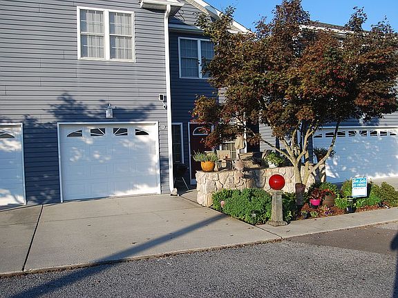 2nd image of 276 Parkside Ct