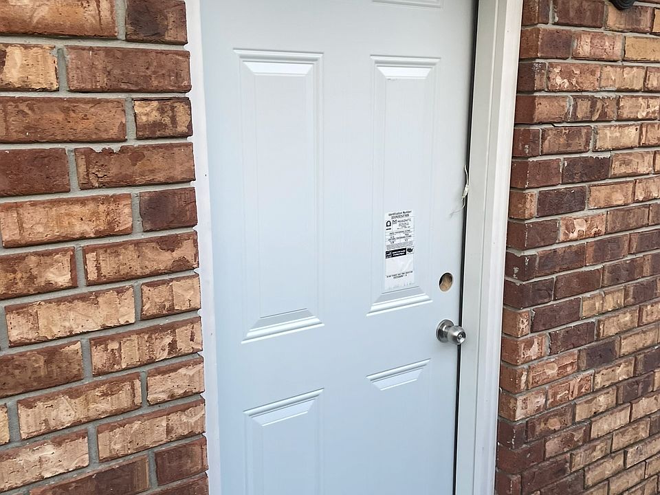 2nd image of 1801 Yorktowne Dr