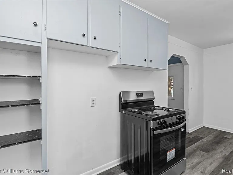 99 Tacoma Dr — Photo 8
