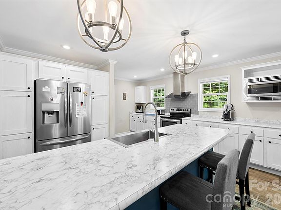 5th image of 959 Wendover Heights Dr