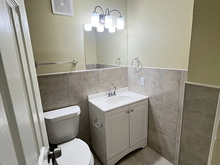 Retama Apartments — Photo 43