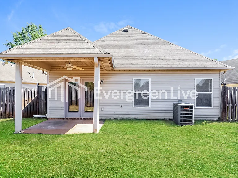 1798 Bradford Ln — Photo 15
