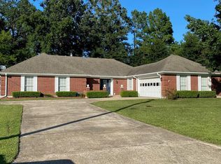 504 Englewood Dr, Lufkin, TX 75901