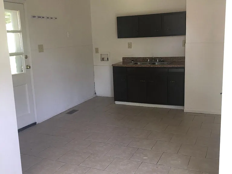 Eat-In Kitchen