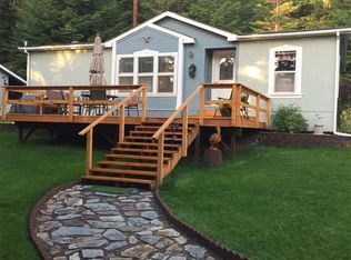 181 Circle Dr, Hope, ID 83836